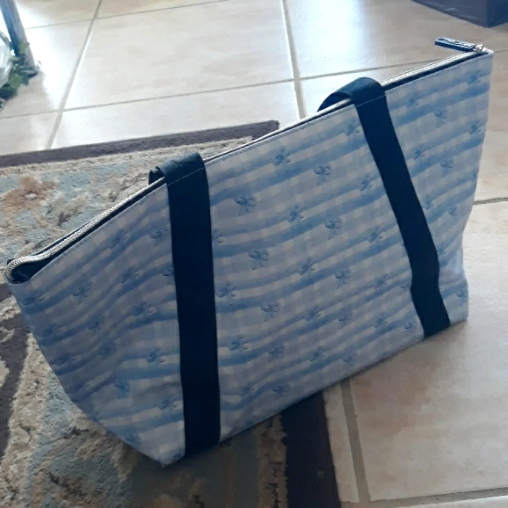 2x*Host Pick*Betsey Johnson cooler tote bag